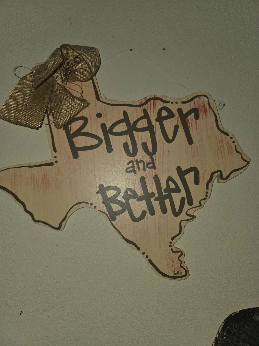 Rustic Beige 'Bigger and Better' Texas Wall Sign with Burlap Bow